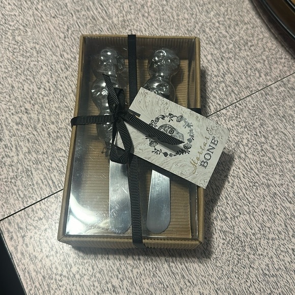 Mortar & Bone Halloween Skulls Spreaders NIB - Picture 1 of 7